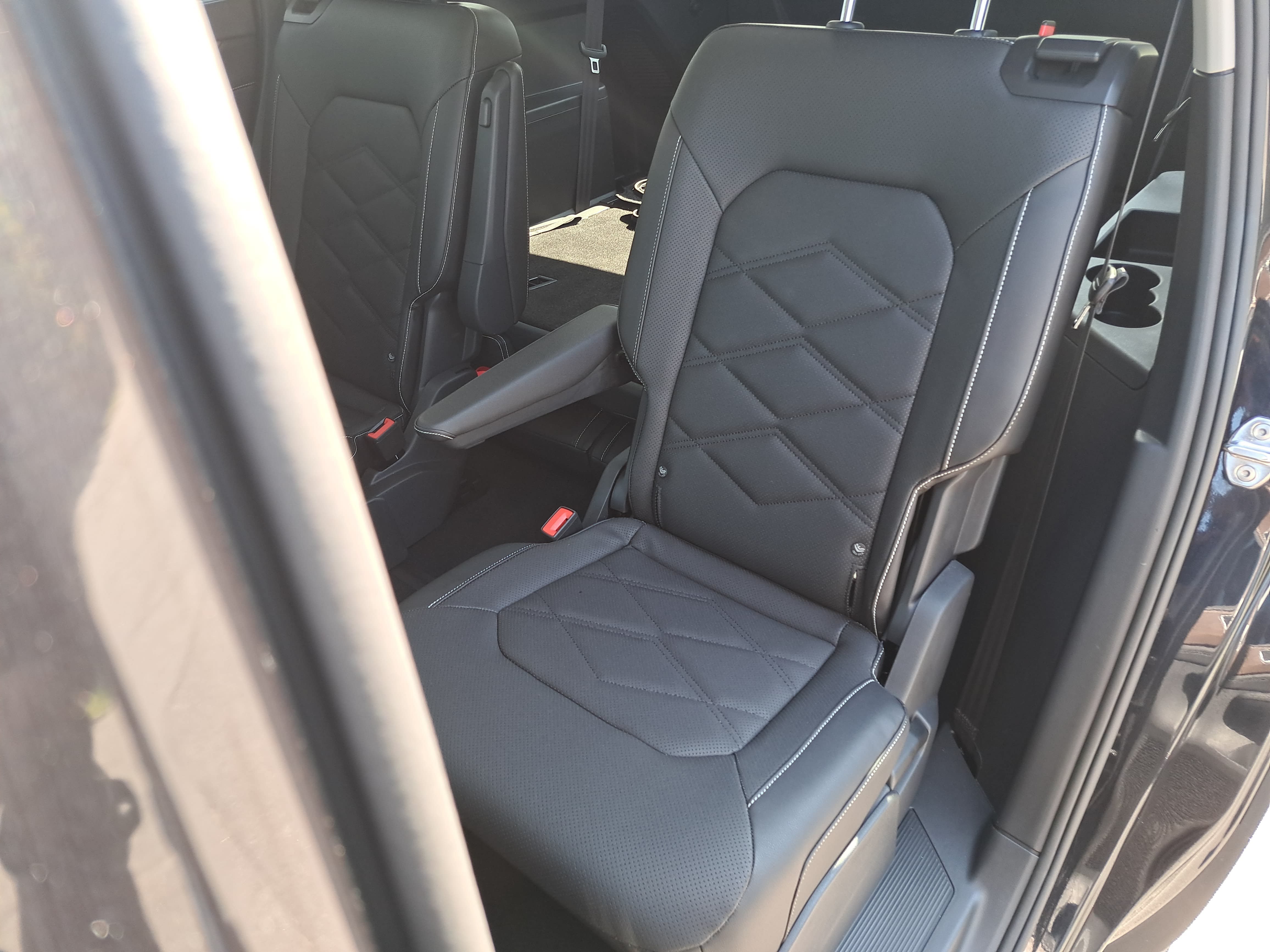 Certified 2026 Volkswagen Atlas SE w/ Panoramic Sunroof Package FWD image 16