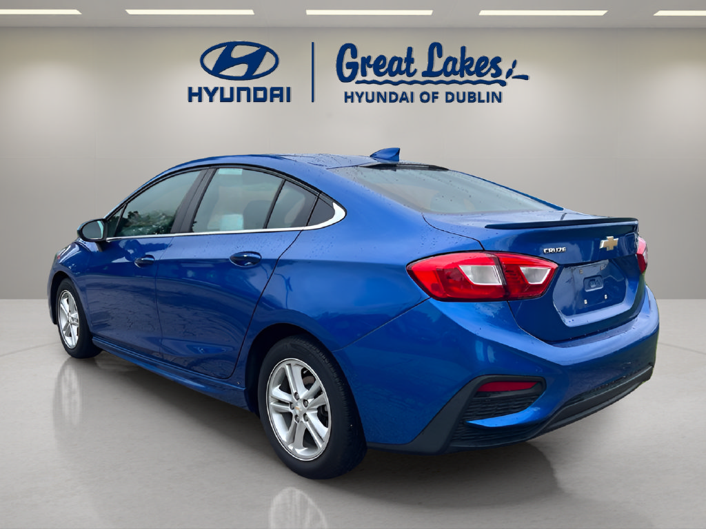 Used 2018 Chevrolet Cruze LT w/ Convenience Package FWD image 3