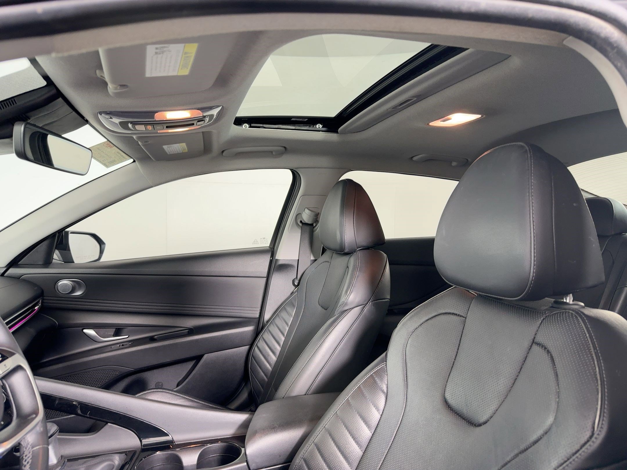 Used 2023 Hyundai Elantra Limited image 12