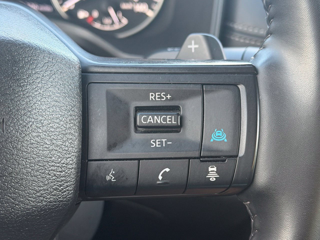 Certified 2025 Nissan Rogue SV FWD image 15