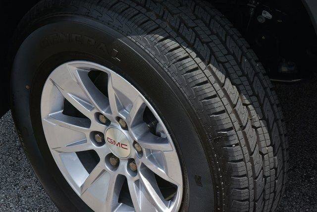 New 2025 GMC Sierra 1500 SLE w/ Preferred Package image 3