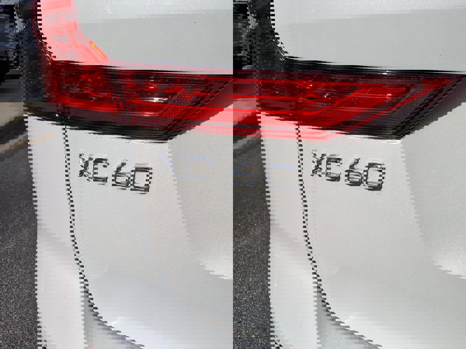 Used 2023 Volvo XC60 B5 Ultimate image 5