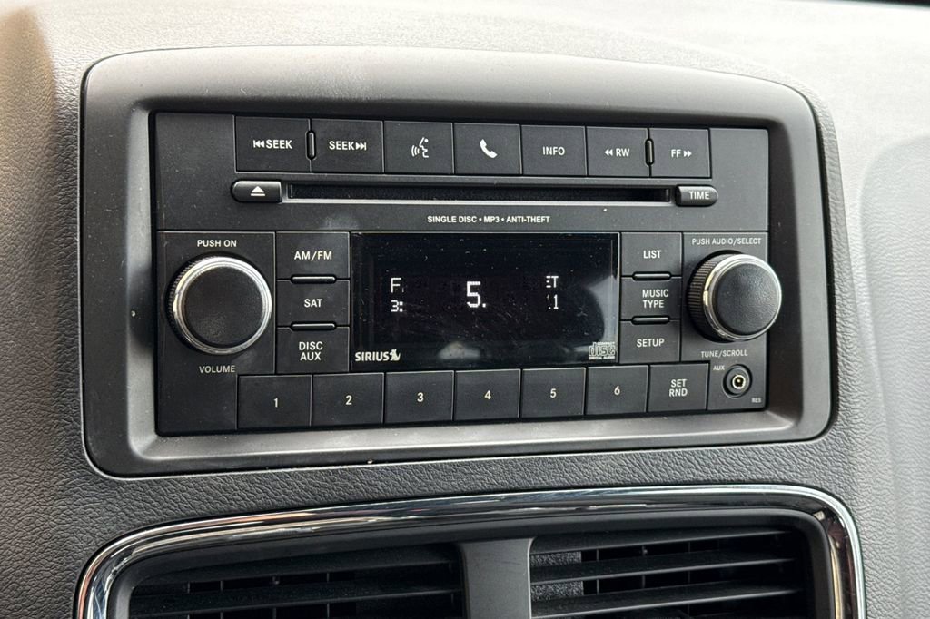 Used 2016 Dodge Grand Caravan SE image 28