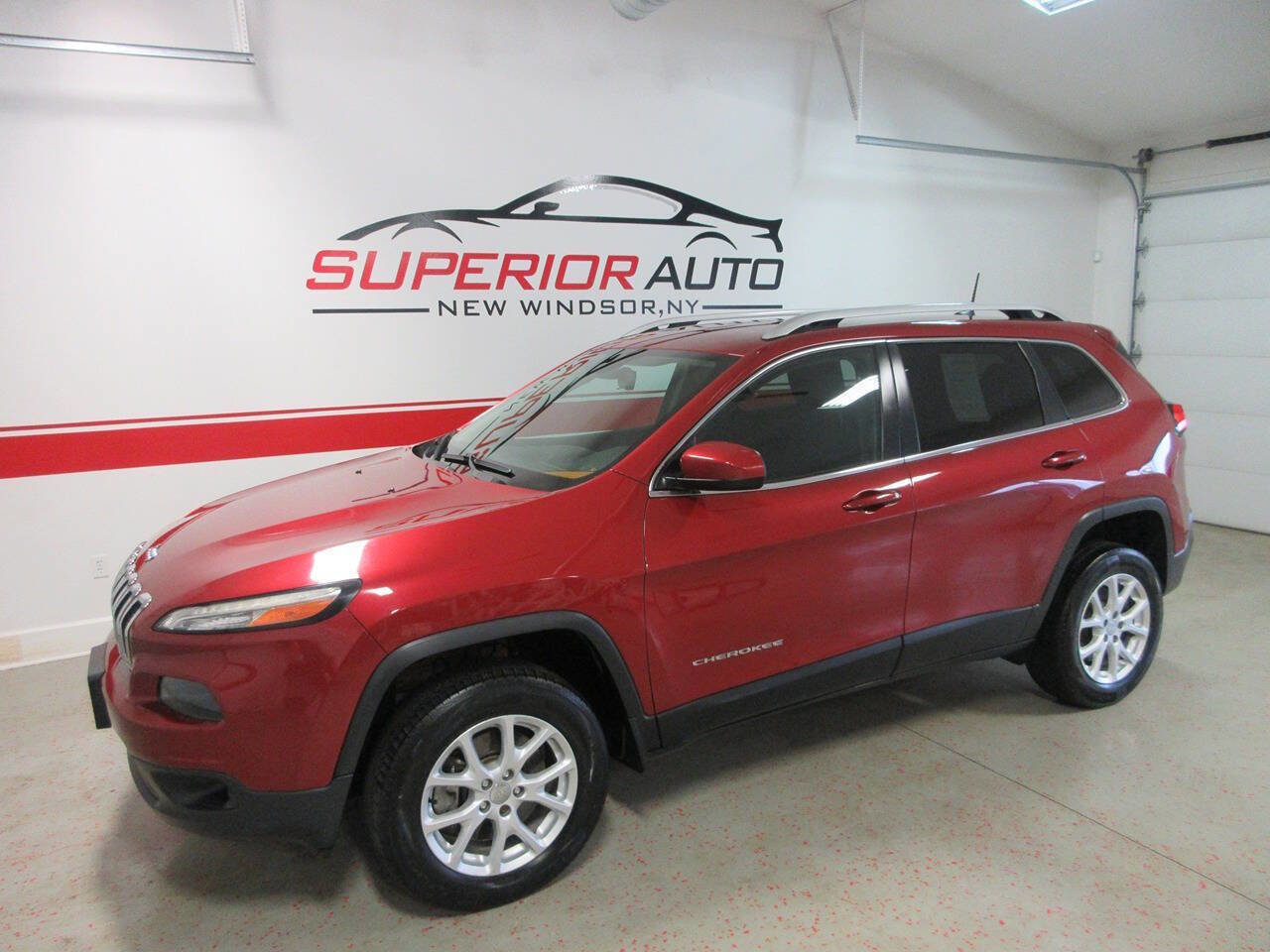 Used 2016 Jeep Cherokee Latitude w/ Cold Weather Group AWD/4WD image 1