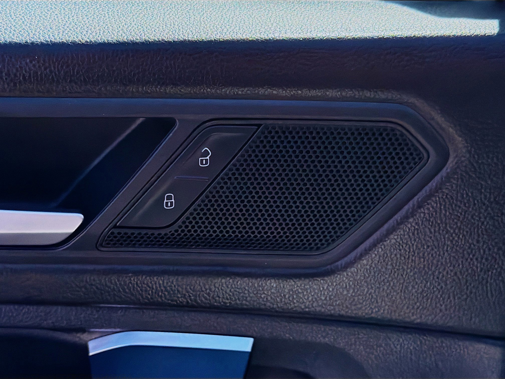 Used 2020 Volkswagen Tiguan SE image 24