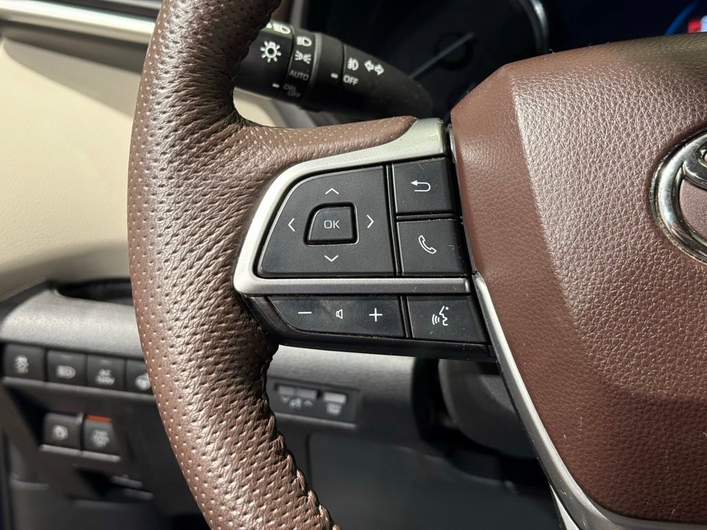 Certified 2023 Toyota Sienna Platinum image 27