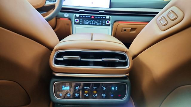 Used 2025 Genesis GV80 3.5T Prestige image 55