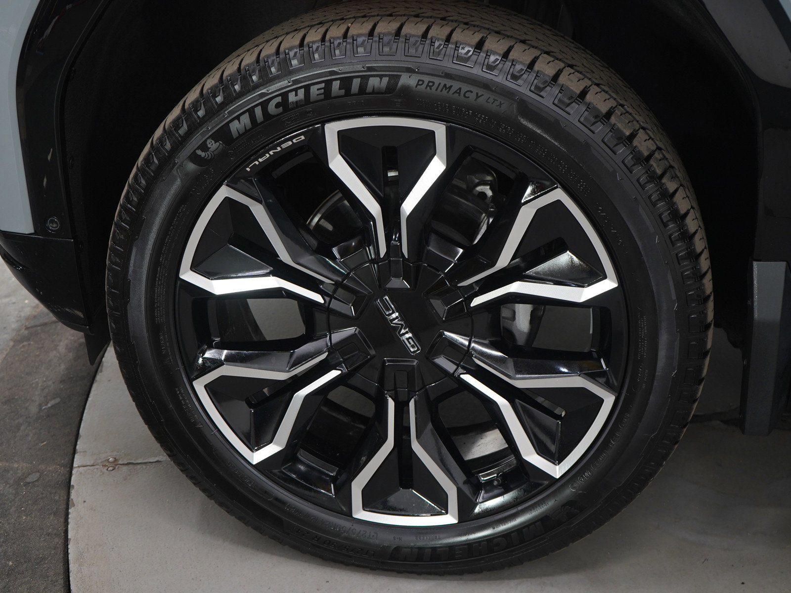 Used 2024 GMC Sierra EV Denali image 29