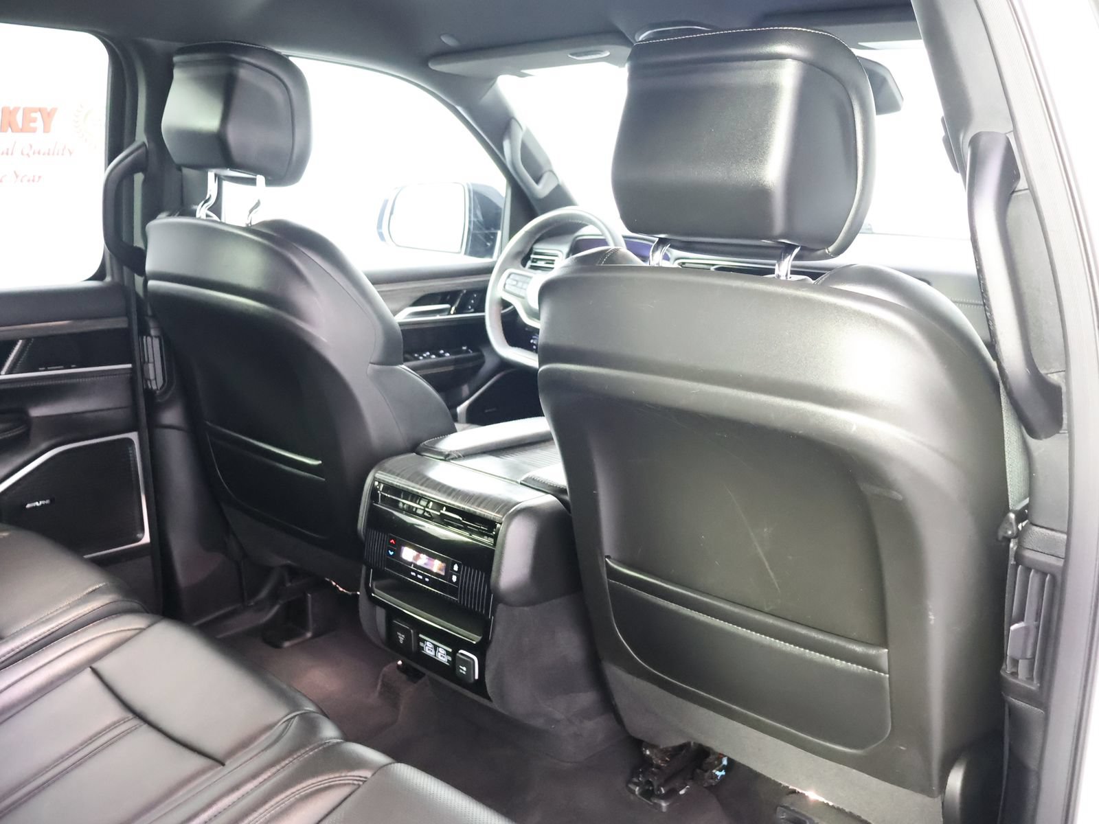 Used 2023 Jeep Wagoneer L Series II AWD/4WD image 46
