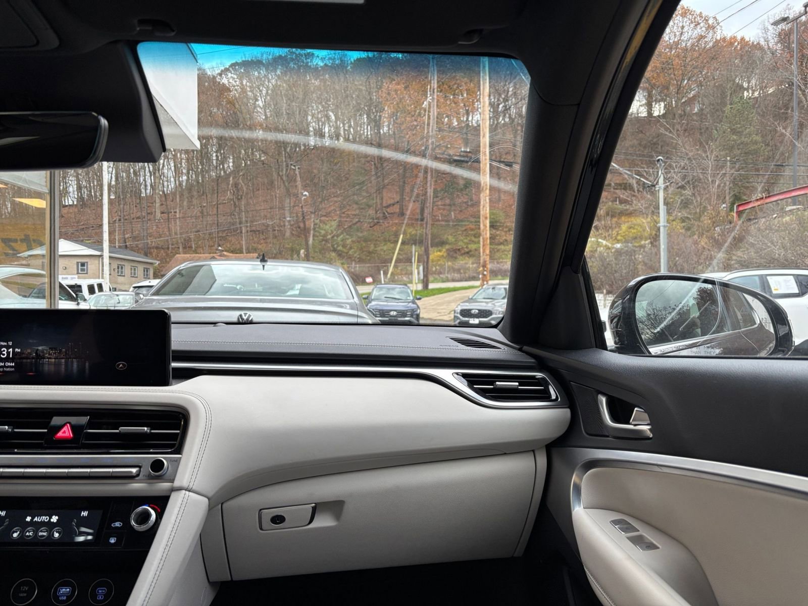 Used 2025 Genesis G70 2.5T image 36