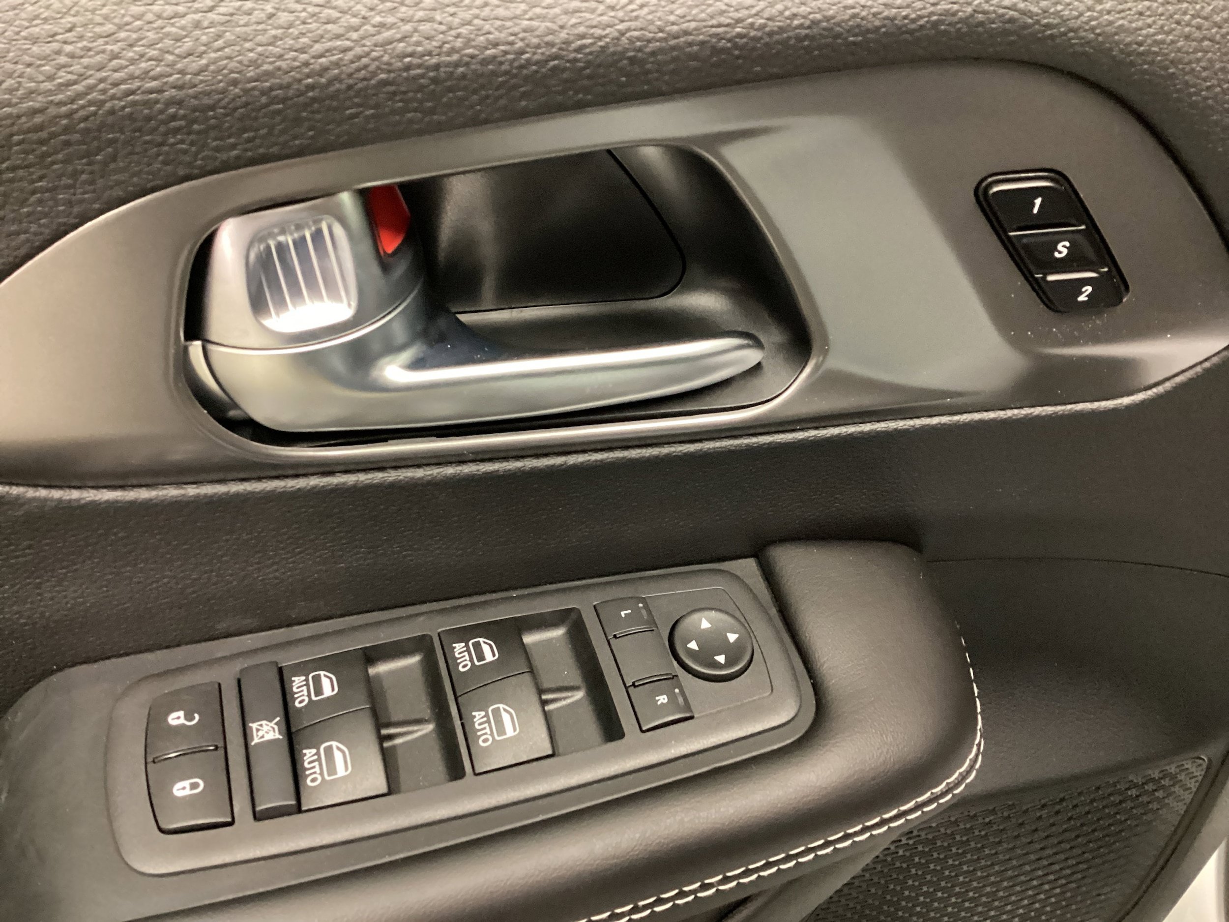 New 2026 Chrysler Pacifica Select AWD/4WD image 13