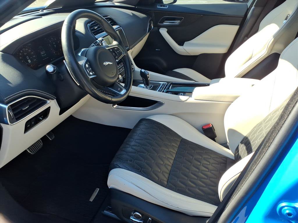 Used 2020 Jaguar F-PACE SVR image 16
