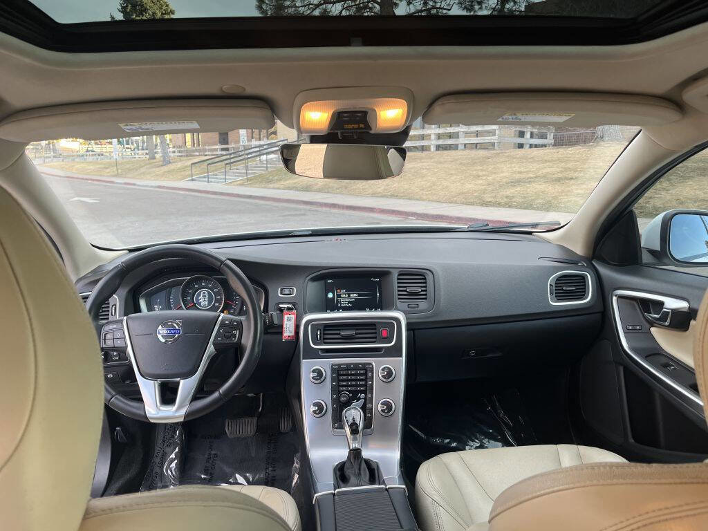 Used 2017 Volvo S60 T5 Dynamic image 16