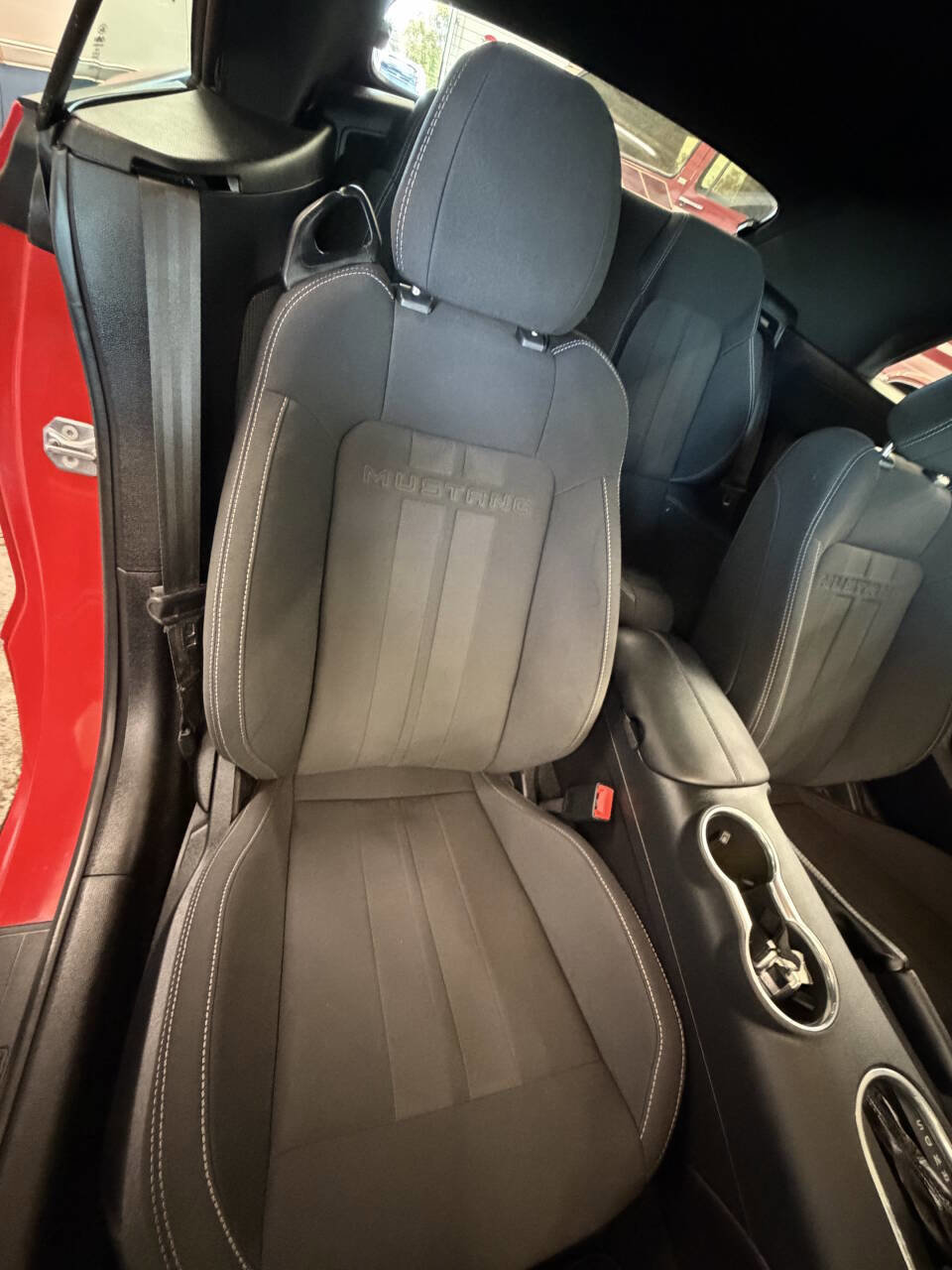 Used 2018 Ford Mustang Convertible RWD image 12