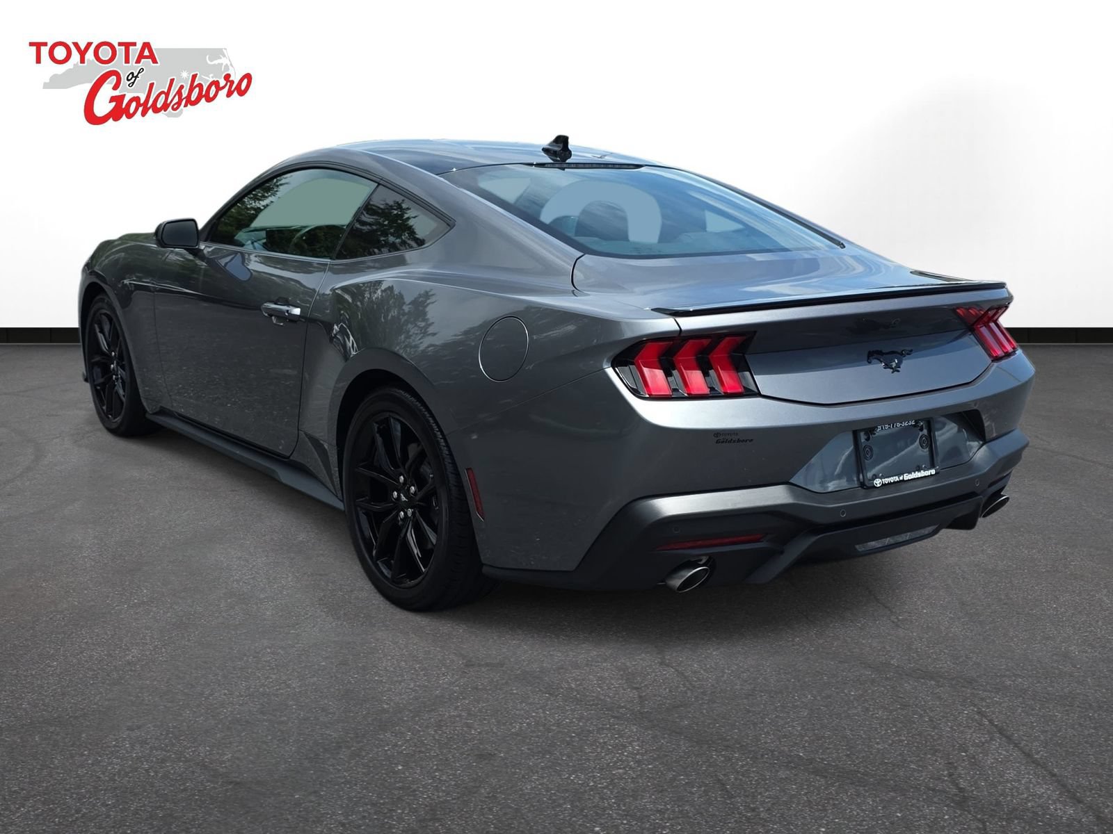 Used 2025 Ford Mustang Coupe RWD image 7