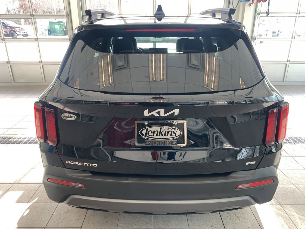 Used 2023 Kia Sorento S image 16