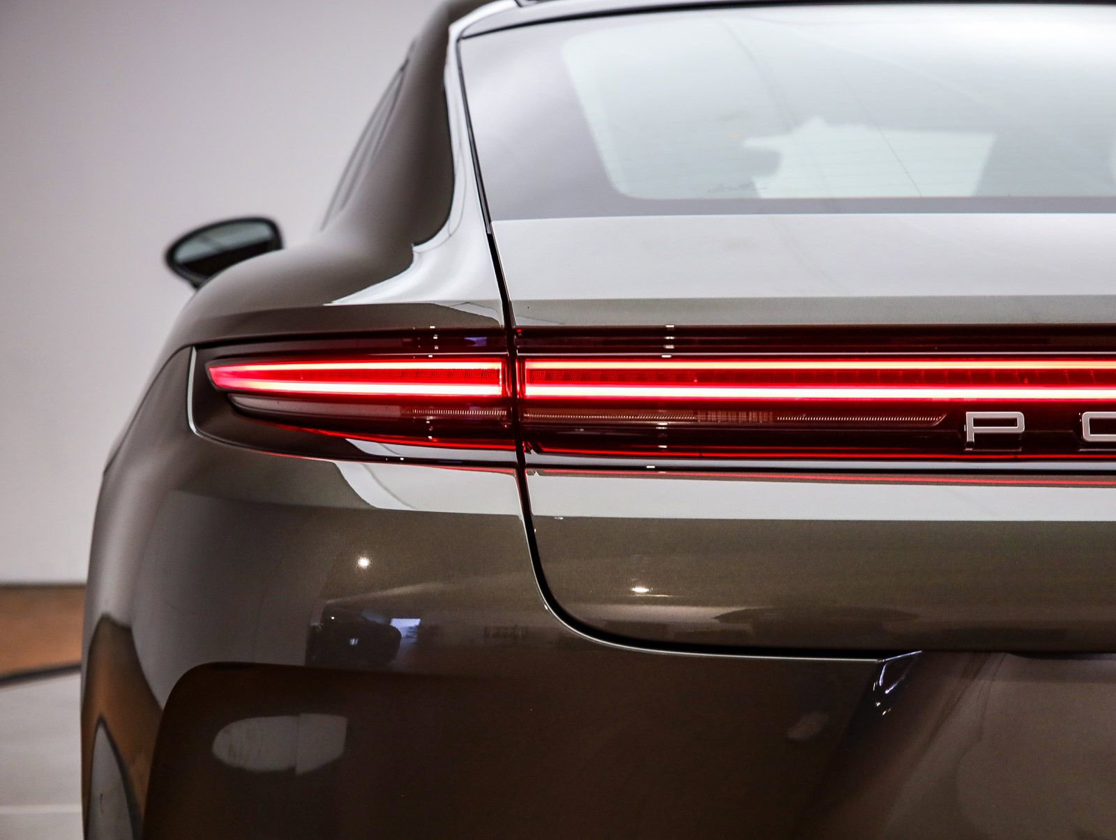 Used 2026 Porsche Panamera 4 image 8