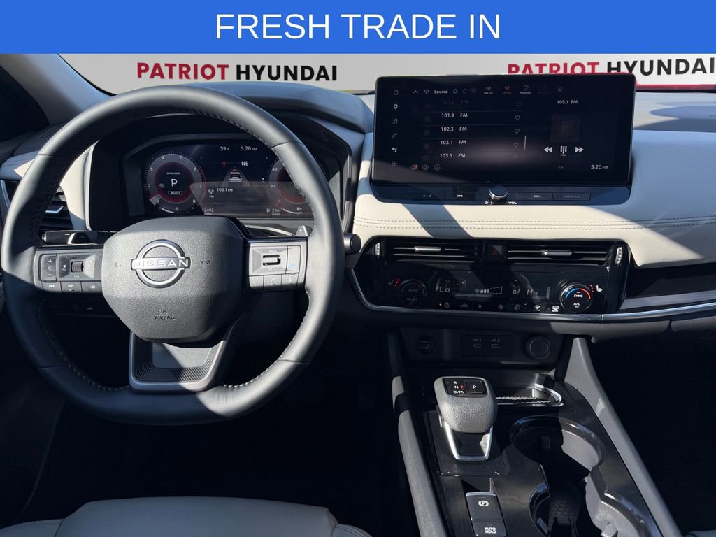 Used 2025 Nissan Rogue SL AWD/4WD image 10