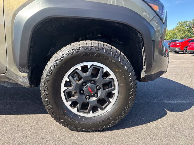 Used 2024 Toyota Tacoma TRD Off-Road AWD/4WD image 9