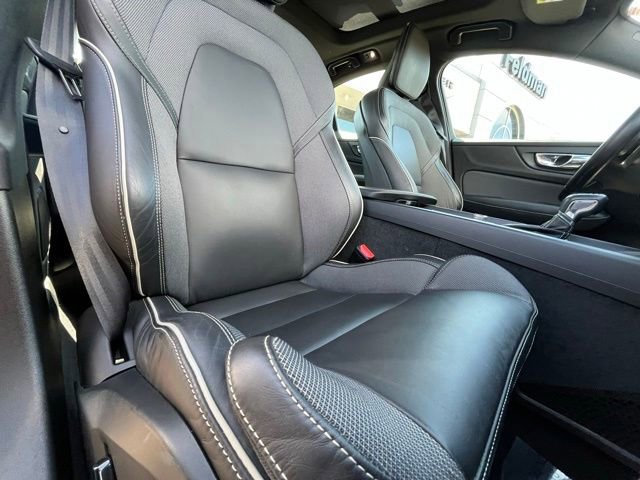 Used 2019 Volvo S60 T6 R-Design image 33