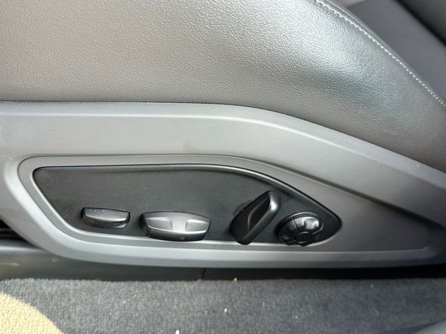 Used 2020 Porsche Taycan 4S image 24