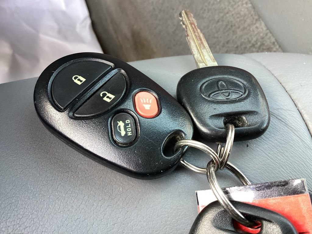 Used 2005 Toyota Avalon FWD image 25