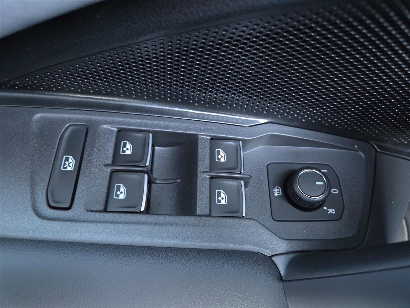 New 2026 Volkswagen Tiguan SE image 13