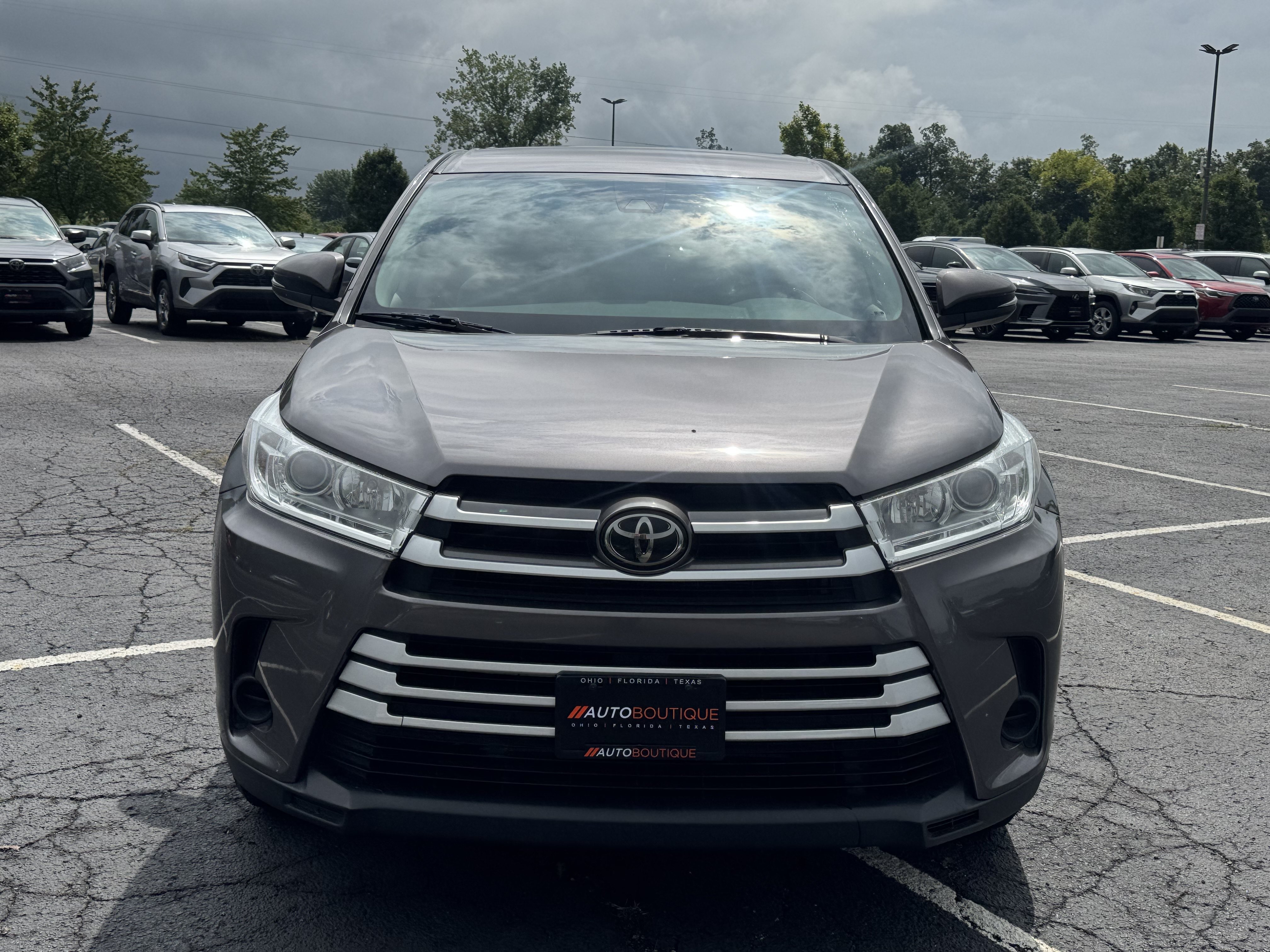 Used 2018 Toyota Highlander LE FWD image 3