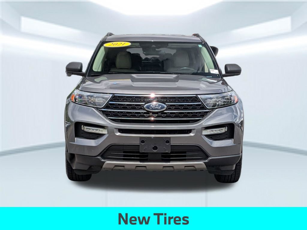 Used 2021 Ford Explorer XLT w/ Equipment Group 202A AWD/4WD image 12