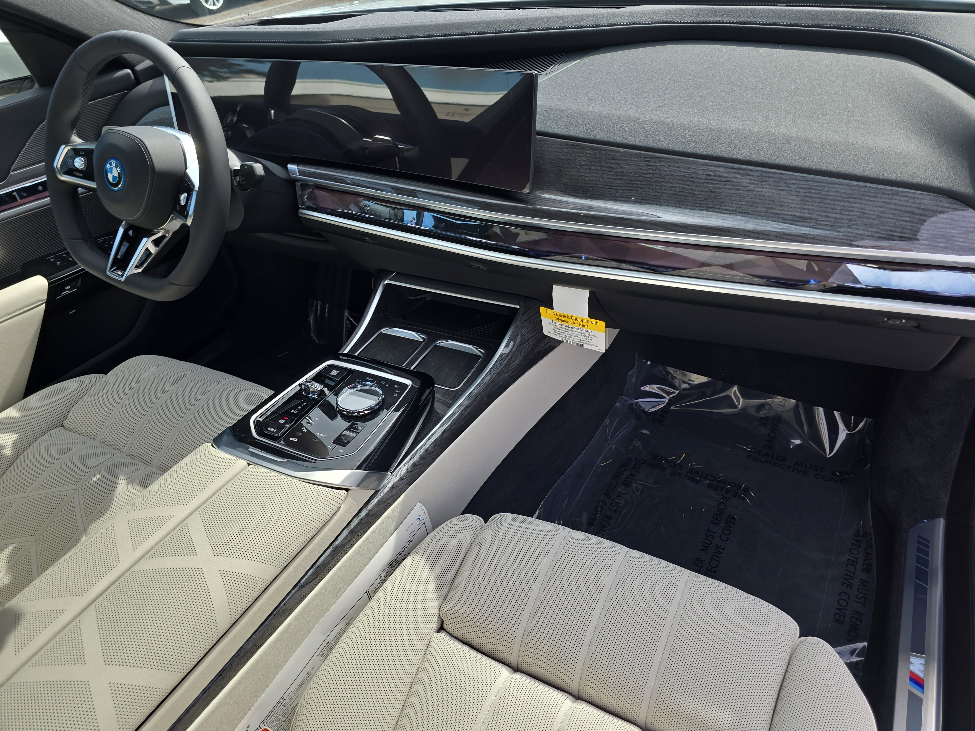 New 2026 BMW 750e xDrive image 11