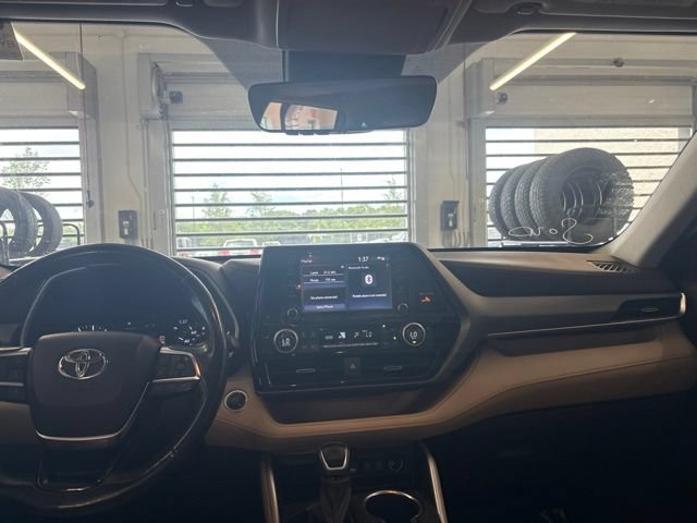 Used 2020 Toyota Highlander XLE FWD image 21