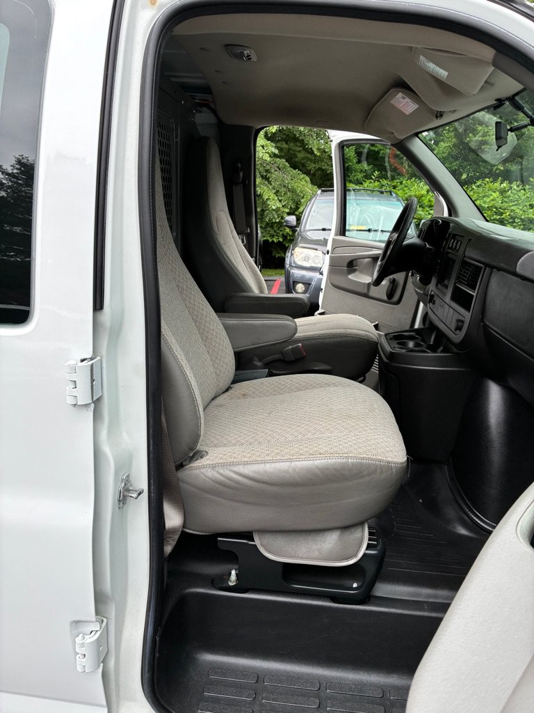 Used 2012 GMC Savana 1500 AWD image 35