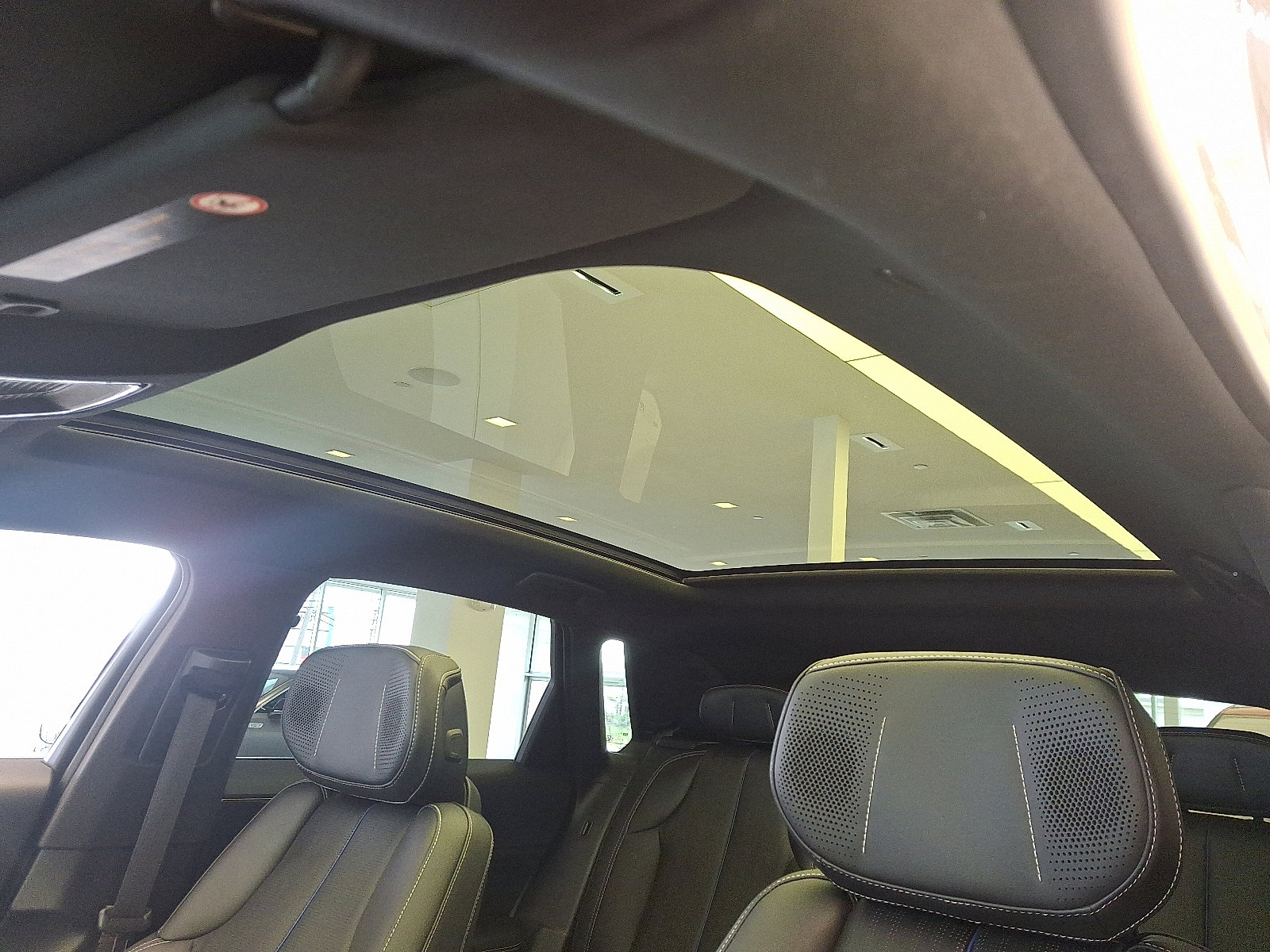 Used 2025 Cadillac Lyriq Luxury AWD/4WD image 14