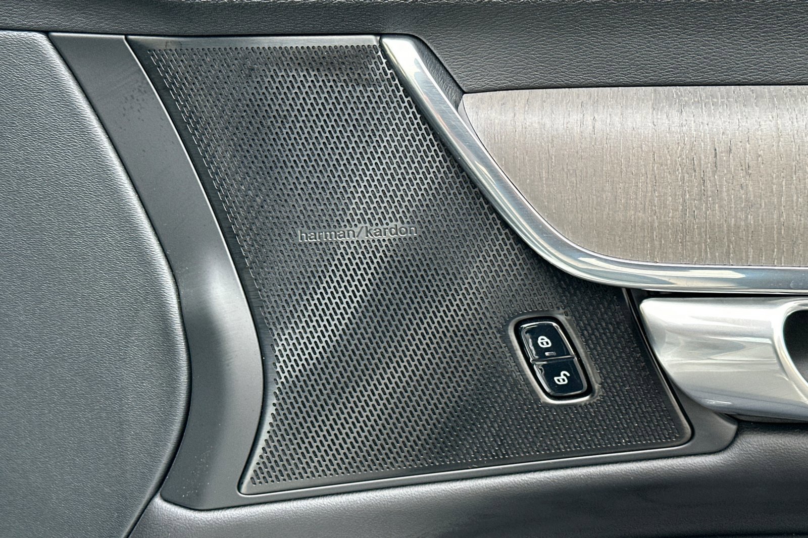 Certified 2023 Volvo S90 B6 Plus w/ Protection Package Premier image 21