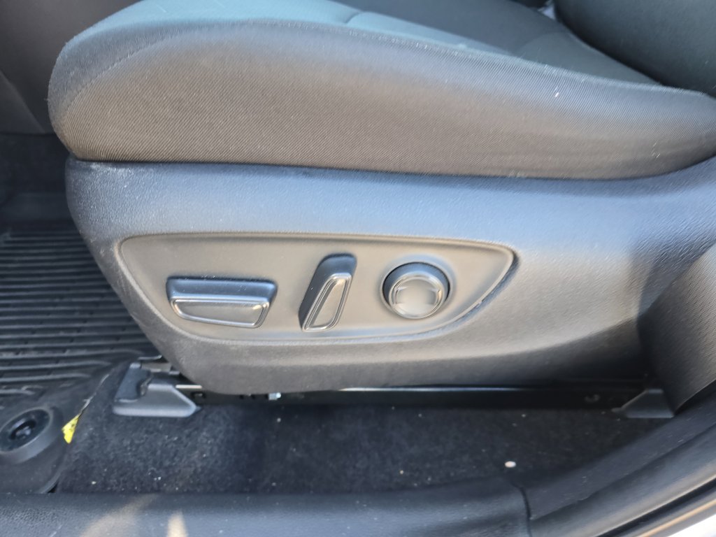 Used 2022 Toyota RAV4 XLE image 15