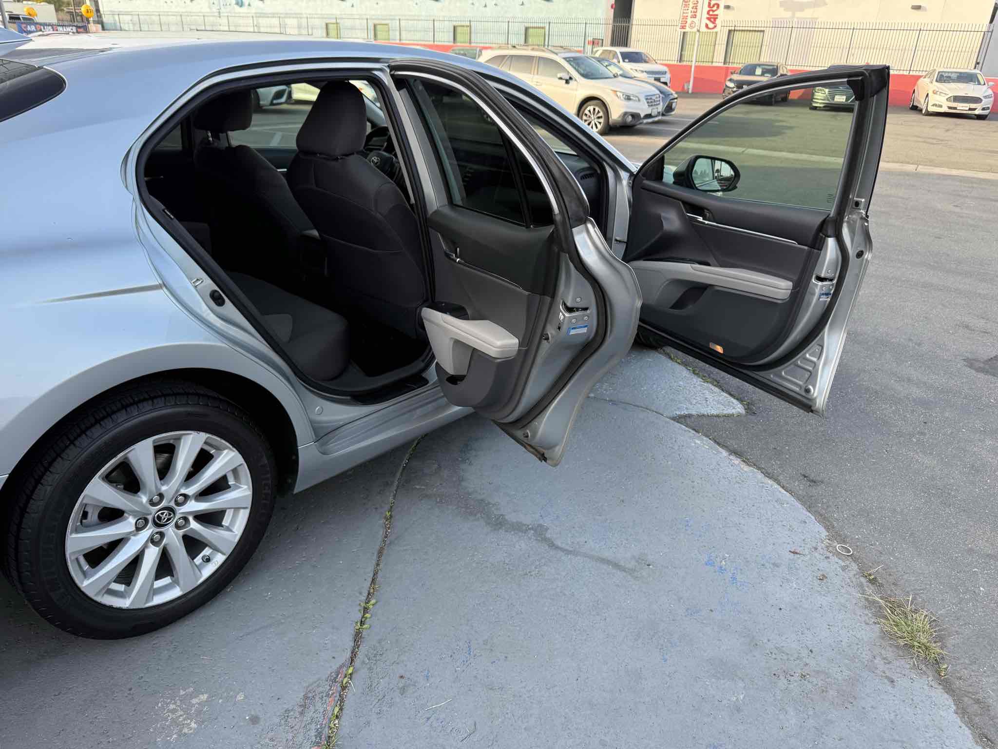 Used 2019 Toyota Camry LE image 32