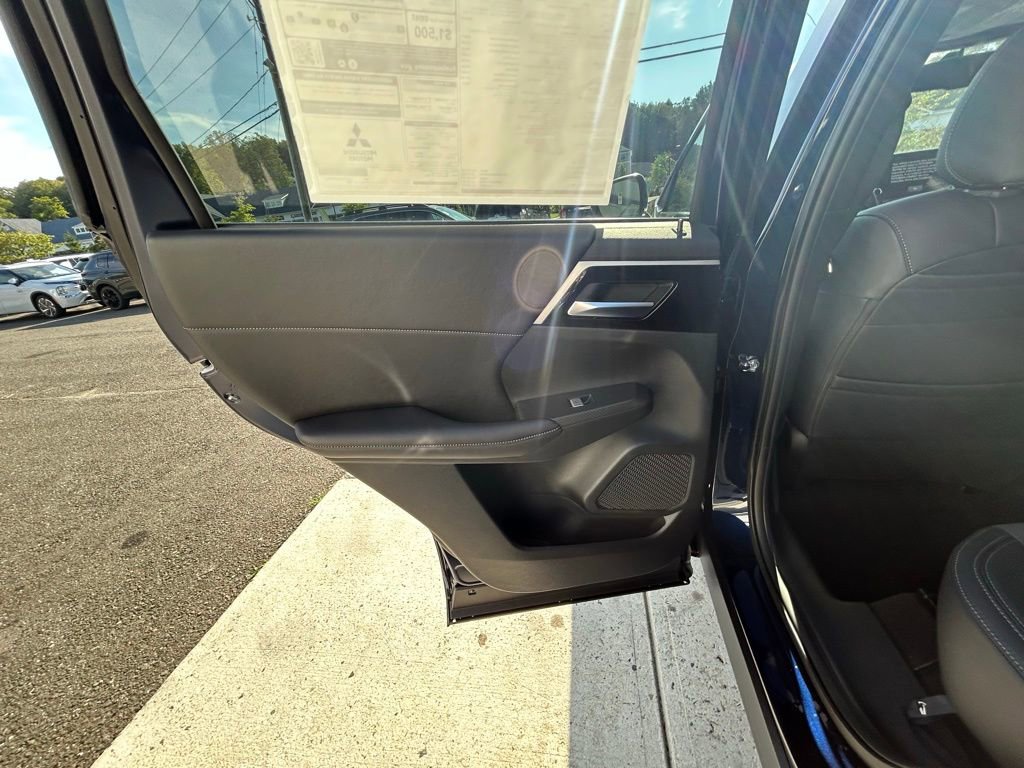 New 2025 Mitsubishi Outlander SE AWD/4WD image 13
