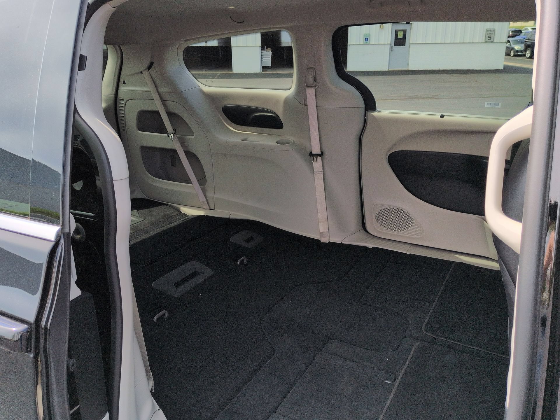 Used 2024 Chrysler Pacifica Touring-L FWD image 26