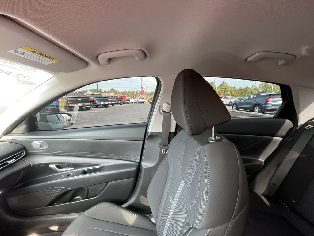 Used 2026 Hyundai Elantra SE FWD image 11