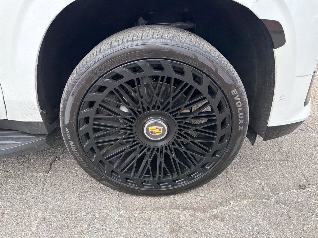 Used 2022 Cadillac Escalade Premium Luxury Platinum w/ Heavy-Duty Trailer Package image 9