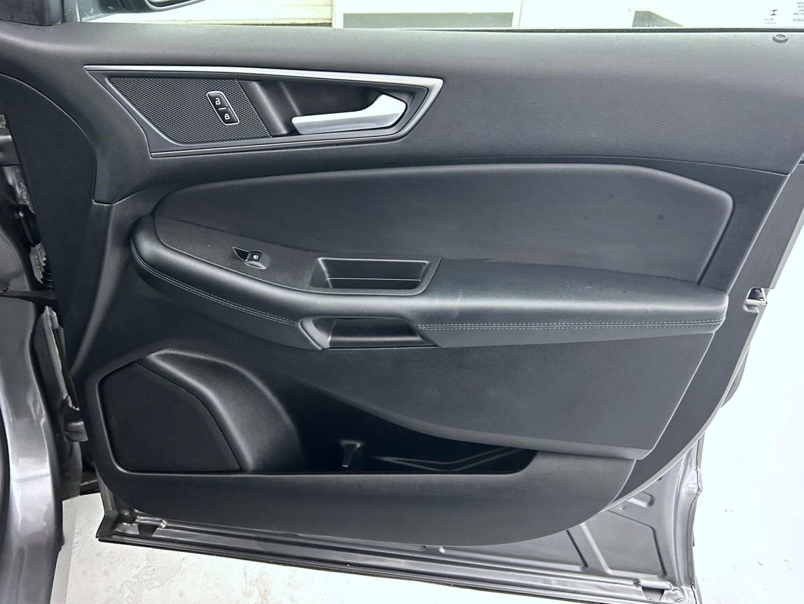 Used 2024 Ford Edge SE w/ Black Appearance Package AWD/4WD image 16