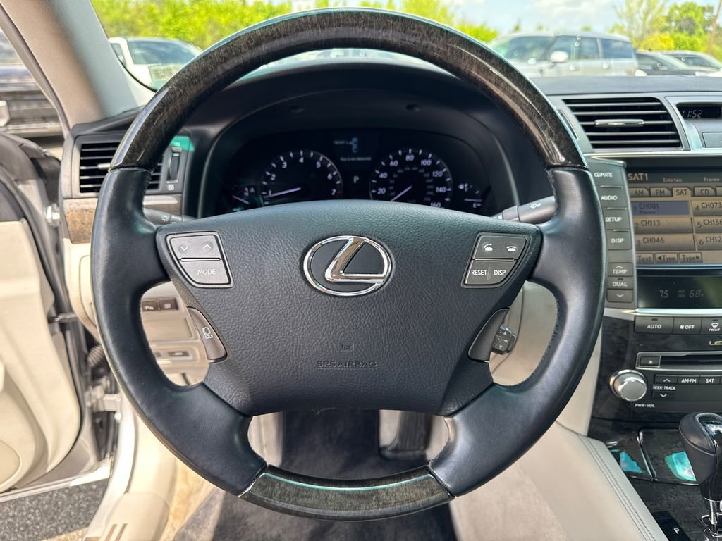 Used 2012 Lexus LS 460 w/ Comfort Pkg image 22