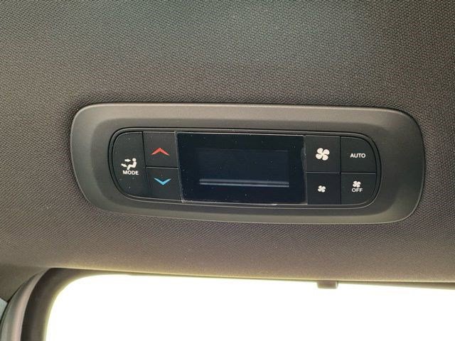 New 2026 Chrysler Pacifica Select image 32