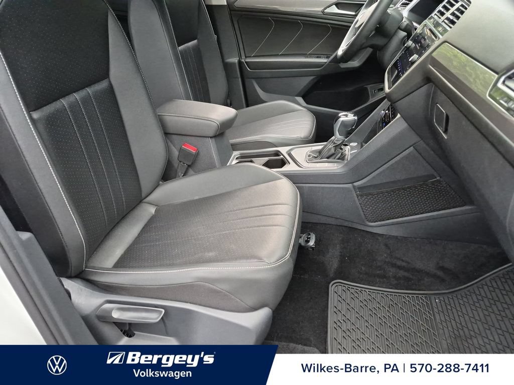 Certified 2023 Volkswagen Tiguan SE w/ Panoramic Sunroof Package FWD image 29