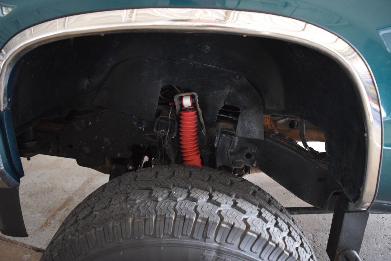 Used 1997 Chevrolet Silverado 1500 4x4 Regular Cab w/ Preferred Equipment Group 2 image 8