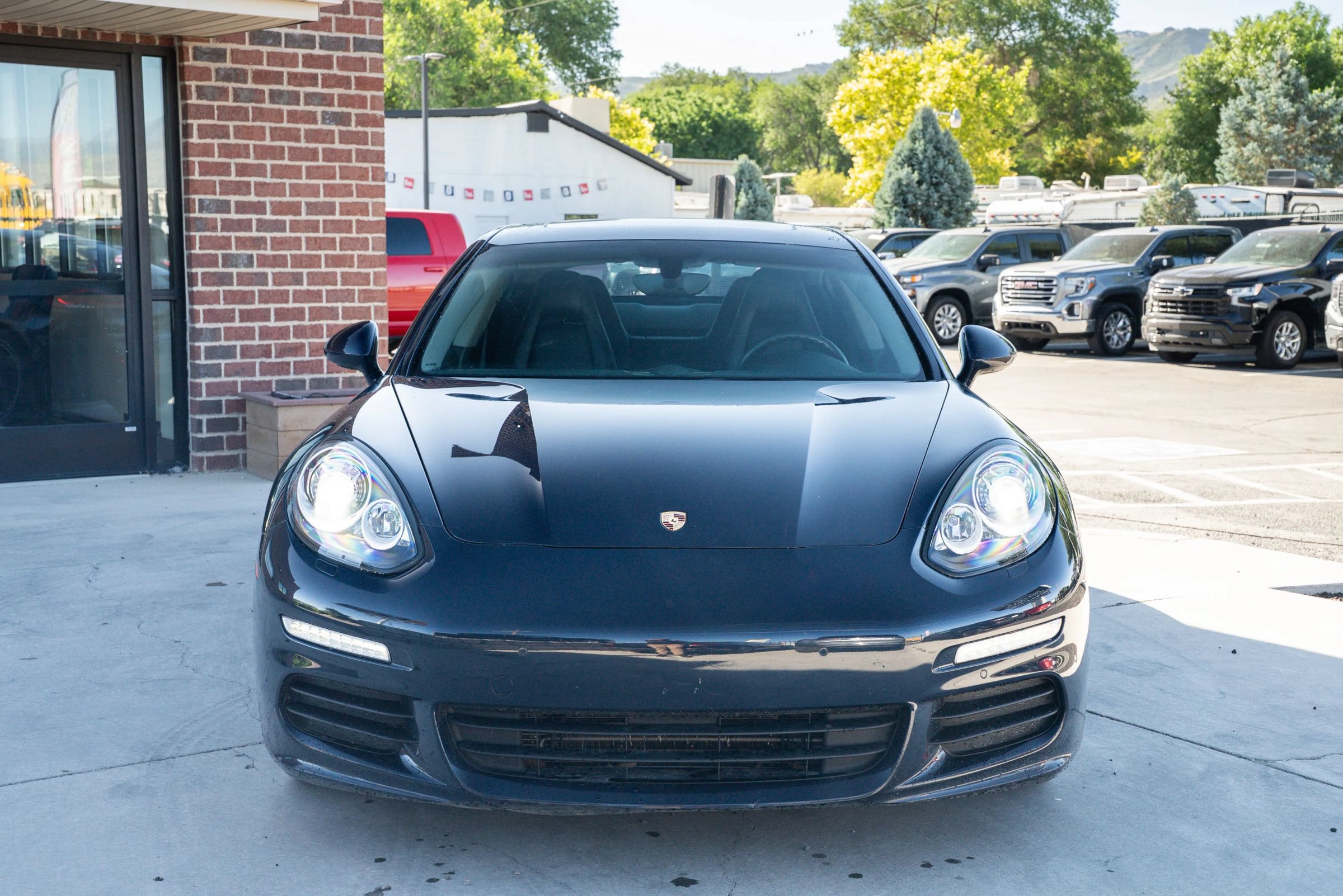 Used 2016 Porsche Panamera RWD image 2