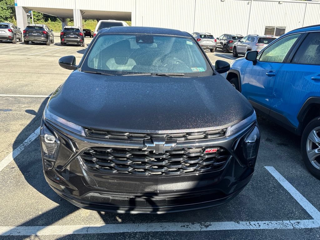 Used 2024 Chevrolet Trax RS FWD image 2