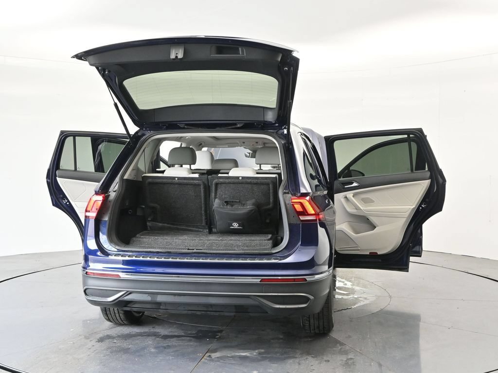 Used 2023 Volkswagen Tiguan SE w/ Panoramic Sunroof Package FWD image 42