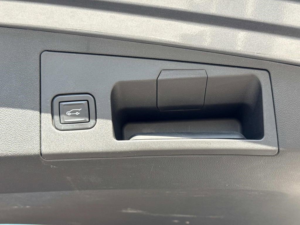 Certified 2022 Cadillac XT5 Premium Luxury w/ Technology Package image 9