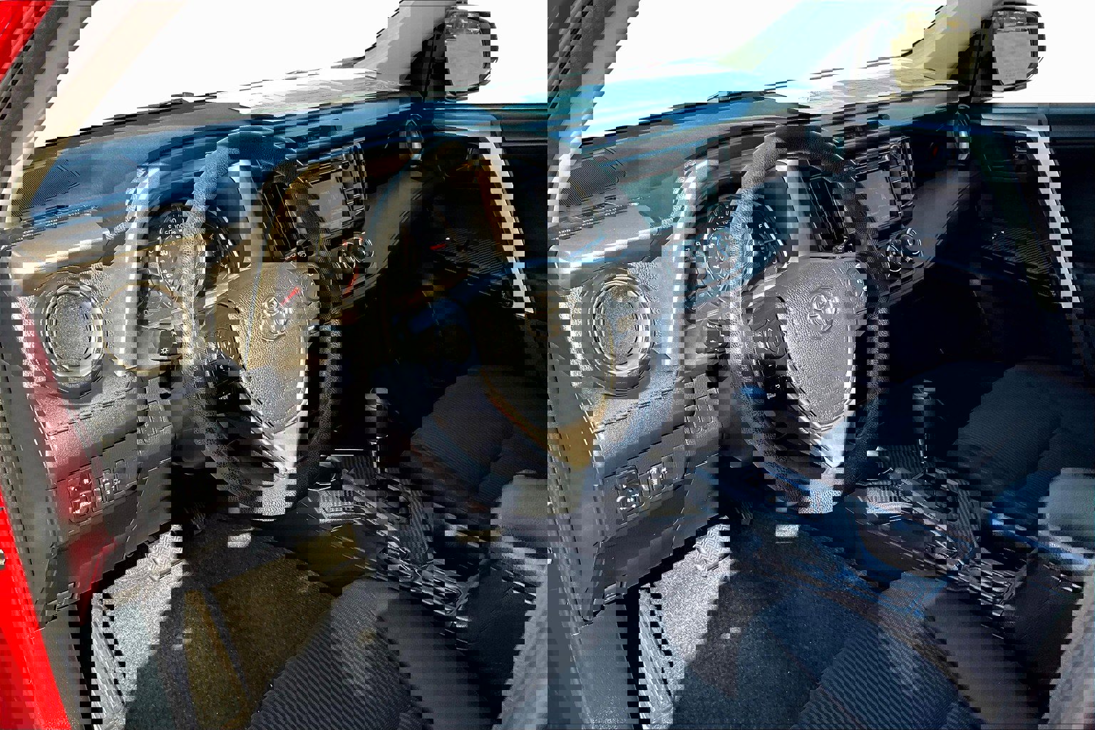 Used 2015 Toyota RAV4 LE image 12